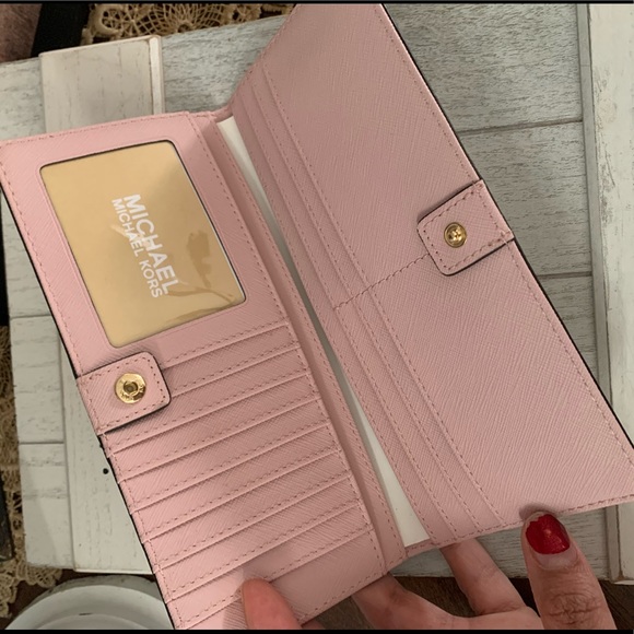 New MK wallet 💖 - Picture 2 of 4